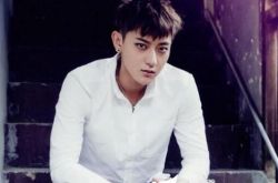 黄子韬晒自拍照 金星曾炮轰其没才又没德行 