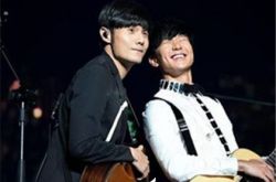 李荣浩跨年携手蔡依林 天王天后尽显实力 