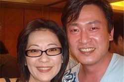 王识贤老婆合影图片恩爱十足 自掏腰包帮老公圆梦出专辑 