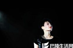 王菲守时歌词无声潜入心灵  传奇天后被曝也爱逛街 