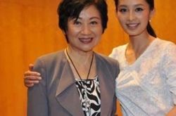 李沁爸妈照片曝光  被爆其父母与神秘男友一起吃饭！ 