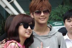 演员鬼鬼探班炎亚伦 两人恋情被曝光？ 