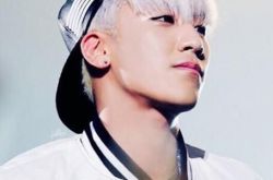 李胜贤女友图片晒出 揭其和绯闻女友当街搂抱的原因 