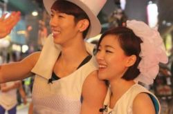 韩国明星赵权图片鉴赏 与孙佳仁两人甜蜜买包 