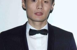 李荣浩被曝抄袭日本歌手平井坚 网友质疑：为何一毛一样 