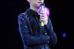 何炅最近主持什么节目？ 何三岁强势加盟美食节目拜托了冰箱 