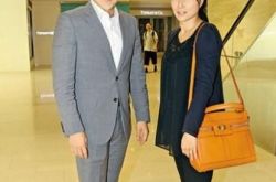 网曝郭晶晶唱歌遭泼水 爬梯示爱楼主煞风景 