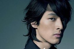 演员胡歌车祸是哪年 袁弘停工一年陪伴15年友谊暖哭了 