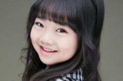 韩国跳舞神童罗夏恩助阵某发布会 首次亮相获赞 