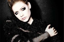 妆前妆后的艾薇儿 天生丽质的女神