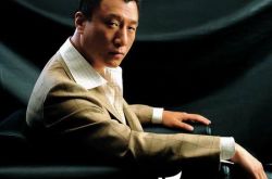 孙红雷以前家庭背景贫穷 亲眼目睹母亲借钱遭侮辱 