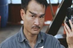 林正英年轻时照片帅气十足 近日热播剧《慎点》致敬一代传奇 