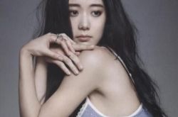 李成敏写真照性感迷人 前凸后翘大秀丰满上围 