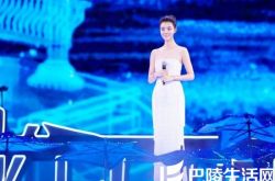 演员车晓可爱写真笑容甜蜜 央视中秋晚会化身月光女神 