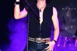 热播黄家驹模仿秀郭嘉杰 网友说是听着他的歌度过青涩的时光 