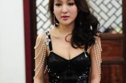 性感美女郭美美前男友被偷拍  二人十指紧扣回公寓 