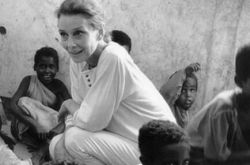 传奇演员奥黛丽赫本 老年投身慈善事业 