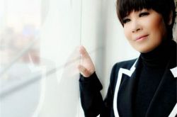 黄小琥年轻照青涩美艳 拥有独特嗓音的台湾女星 