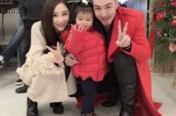 郭帅非诚勿扰微博晒证  和双胞胎姐姐张洁领证 