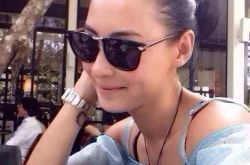 张柏芝晒素颜照似少女 PK张馨予长发素颜照 