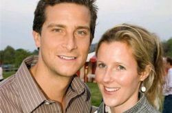 贝尔格里尔斯妻子图片 与奥巴马荒野一起吃虫子 