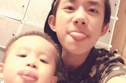 楠楠和易烊千玺合照搞怪卖萌 秒变炫弟狂魔 