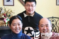 杨亚洲倪萍如甜蜜夫妻 街头密会接儿子 