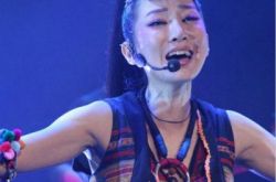 萨顶顶2016演唱会主力公益 为爱发声 