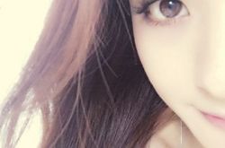 赵丽颖晒尖下巴照露半脸迷人 表演风格清新自然获好评 