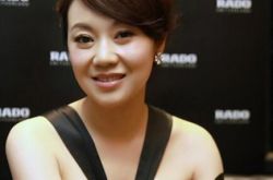 演员闫妮有几个老公 妮妮新剧大展男友力 