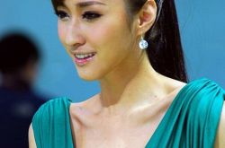 翟凌老公身家过亿引热议 怀孕身材仍火辣 