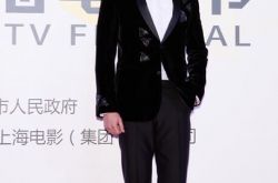 琅琊榜阁主胡歌获白玉兰视帝 风雨归来也从容 