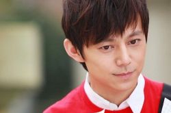 何炅儿子女儿照片欣赏  被扒父子惊人相似 