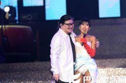 吉克隽逸刘欢演唱会一起唱  昔日好声音师徒感情亲密依旧 