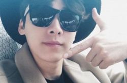 出道八周年李易峰晒自拍卖萌  《青云志》小凡碧瑶甜蜜相会 