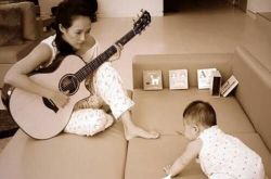 流出章子怡男友沙滩图 网友说她的沙滩不雅照不堪入目 