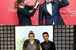 梅长苏造型的蜡像揭幕 成果逼真令胡歌惊喜万分 