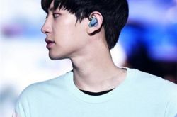 朴灿烈侧脸照片颜值逆天 帅气逼人迷倒众多女粉丝 