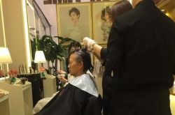 孙俪邓超晒母亲照墙上画框抢镜 《全世界》队长领衔七种爱情 