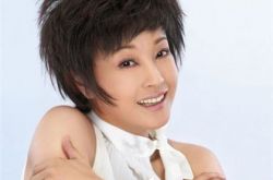 刘晓庆晒美照容颜不老 身材紧致神采奕奕如30岁少妇 