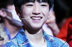 杨幂亲王俊凯被曝光  遇见自己的女神十分娇羞 