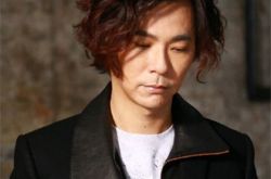 歌手杨培安的照片集锦 其追求梦想风雨兼程 