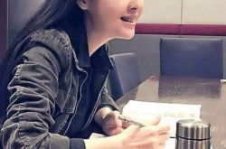 周慧敏最新资料晒素颜近照  获赞宛如20岁 