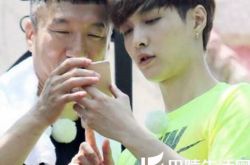 小绵羊张艺兴演唱会孙红雷助阵 粉丝应援巡街引围观 