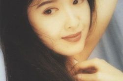 周慧敏痴心换情深歌曲动人心弦 多年坎坷情史惹人疼 