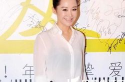 女神许晴大长腿图片 风韵依旧的厅堂美女 