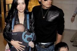 张柏芝俩儿子像谢霆锋  被疑非亲生 