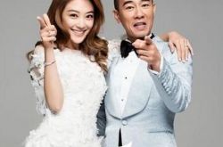 欣赏应采儿素颜生活照   皮肤黑黄眼角皱纹明显 