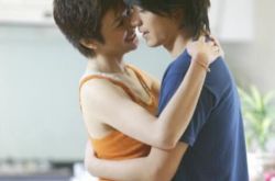 关之琳笑谈绯闻男友霍建华 电影做头激情戏份受观众瞩目 