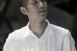 钟汉良演的双胞胎梦想成真 与杨蕊激情吻戏剧照曝光 